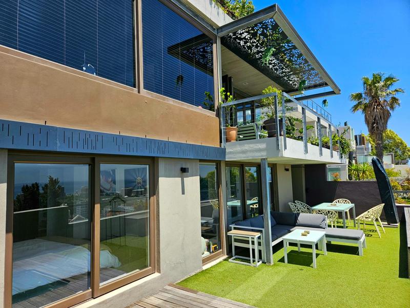 5 Bedroom Property for Sale in Green Point Western Cape